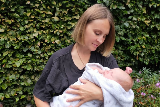 Ukrainian woman gives birth and thanks village for support