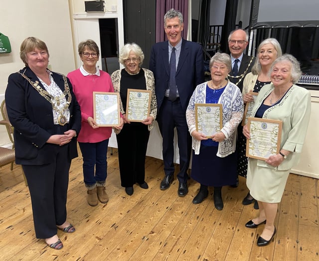 Lord Lieutenant hands out awards