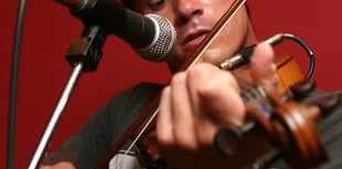 Folk singer Seth Lakeman surprise street session in Tavistock