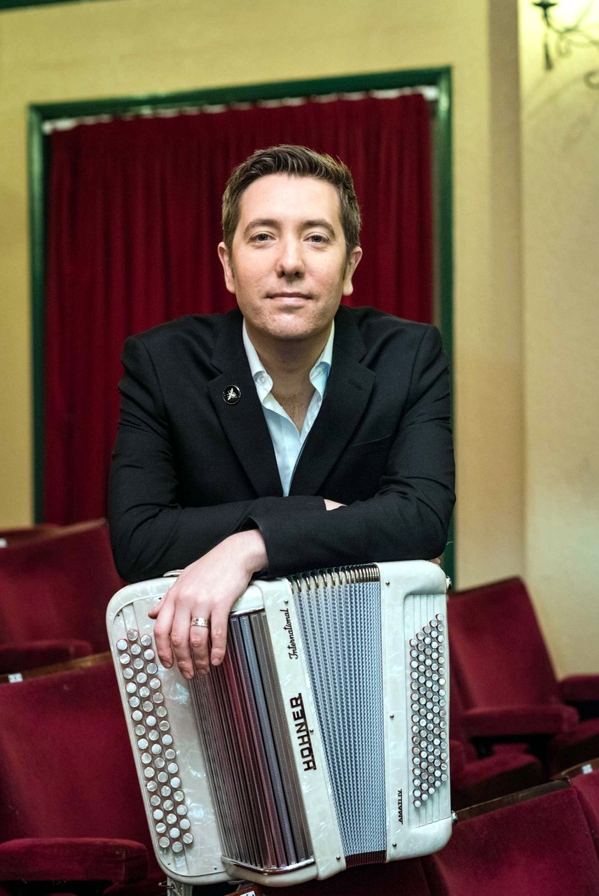 Folk musician Jim Causley joins local singers on Dartmoor