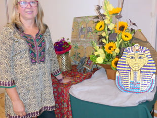 Demo takes flower club members on world tour