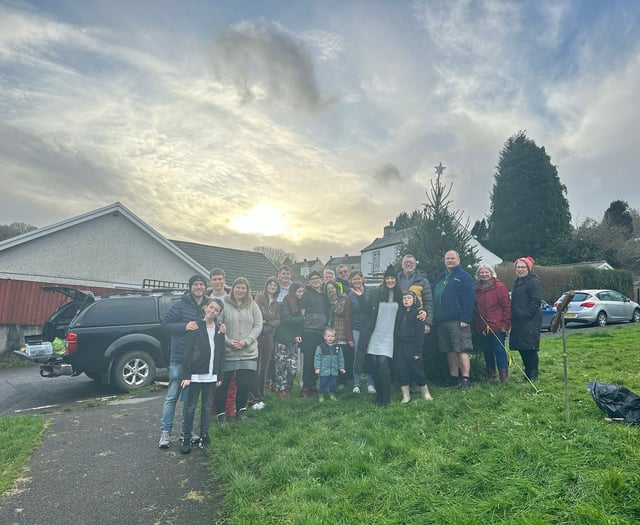 Community tree spreads Christmas joy