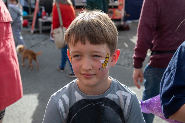 Bee facepaint was popular