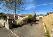 Charming bungalow to let in desirable area