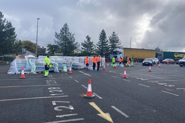 Queues and congestion around water collection points