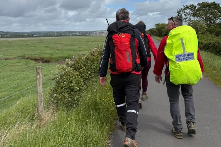 North Devon Dartmoor Search & Rescue Team joins search along River Taw for missing Barnstaple teen. 